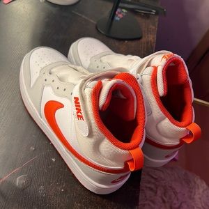 White&Orange AF1 size 7Y in youth/ 8.5-9 in Women/